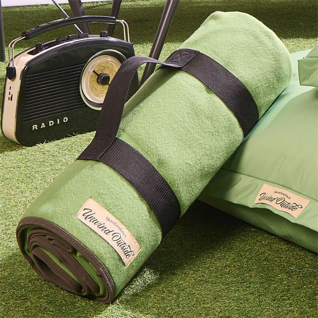 12145-slumberdown-outdoor-waterproof-picnic-blanket-1.jpg