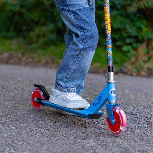 12418-hot-wheels-hot-wheels-in-line-scooter-with-revver–1.jpg