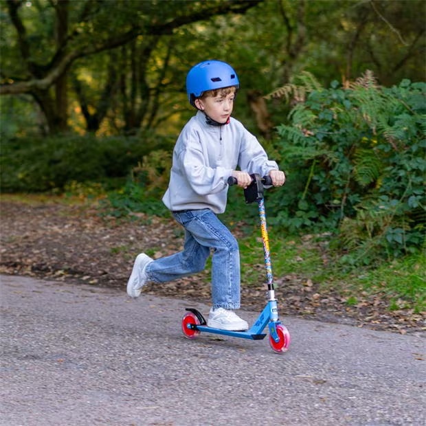 12418-hot-wheels-hot-wheels-in-line-scooter-with-revver–1.jpg