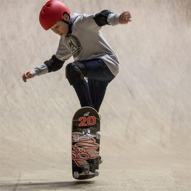 13287-madd-gear-madd-gear-pro-series-complete-skateboard-1.jpg