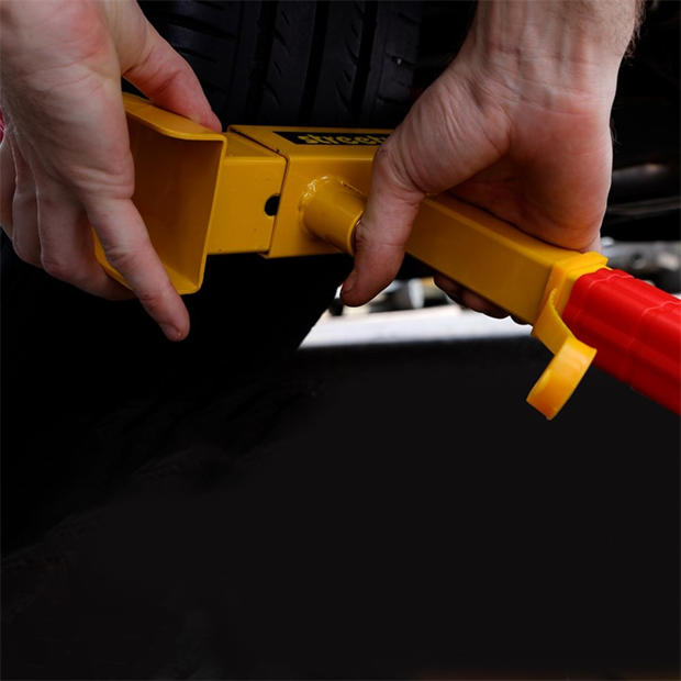 13328-streetwize-easy-fit-claw-wheel-clamp-1.jpg