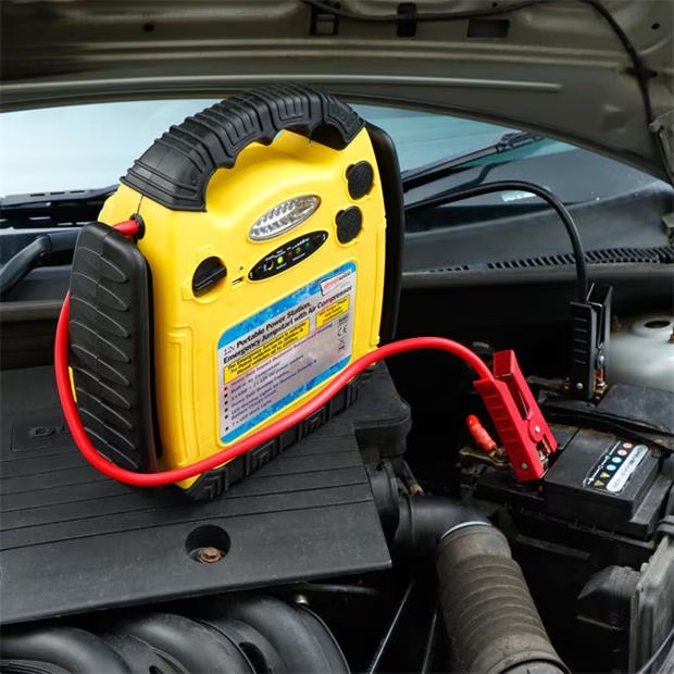 1580-streetwize-15ah-12v-portable-power-station-emergency-jumpst-1.jpg