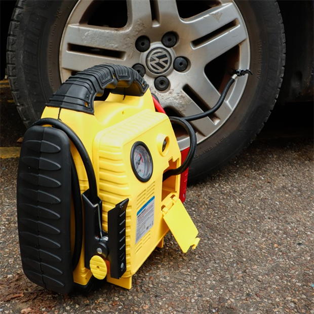 1580-streetwize-15ah-12v-portable-power-station-emergency-jumpst-1.jpg