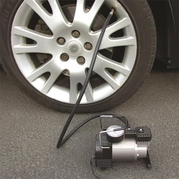 1582-streetwize-150psi-12v-tornado-metal-air-compressor-1.jpg