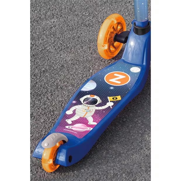 17597-zinc-light-up-explorer-spaceman-scooter-1.webp