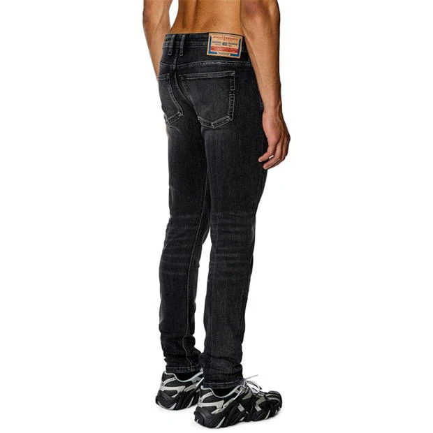 18969-diesel-sleenker-skinny-jeans-1.webp