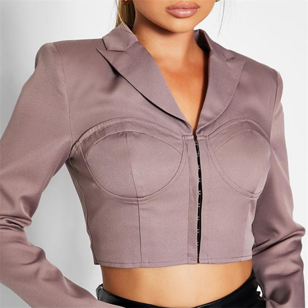 202206-i-saw-it-first-cropped-hook-and-eye-blazer-1.jpg