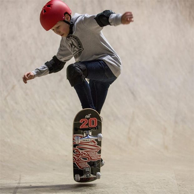 212916-madd-gear-madd-gear-pro-series-complete-skateboard-1.jpg