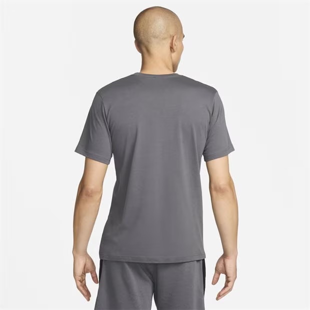 222435-nike-sportswear-graphic-tee-1.jpg