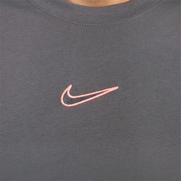 222435-nike-sportswear-graphic-tee-1.jpg