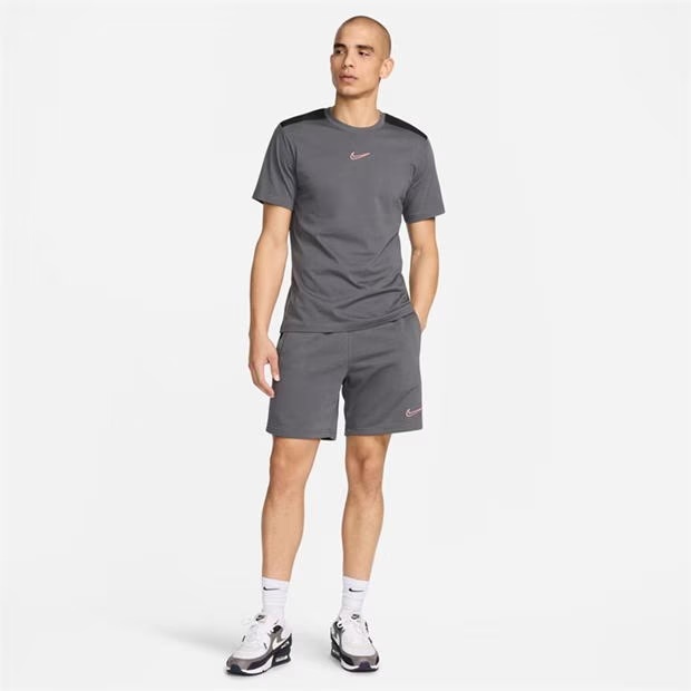 222435-nike-sportswear-graphic-tee-1.jpg