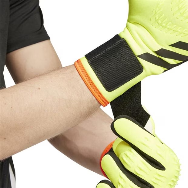 224264-adidas-predator-league-goalkeeper-gloves-adults-1.jpg