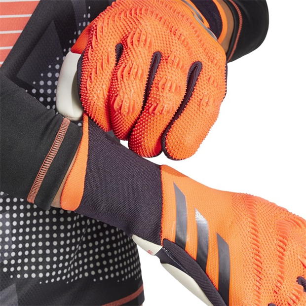 224287-adidas-predator-pro-promo-fingersave-goalkeeper-gloves-1.jpg
