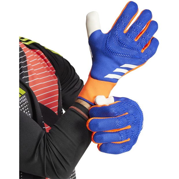 224287-adidas-predator-pro-promo-fingersave-goalkeeper-gloves-1.jpg