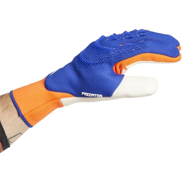224287-adidas-predator-pro-promo-fingersave-goalkeeper-gloves-1.jpg