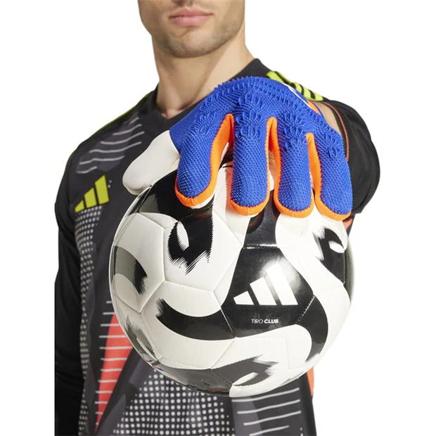 224287-adidas-predator-pro-promo-fingersave-goalkeeper-gloves-1.jpg