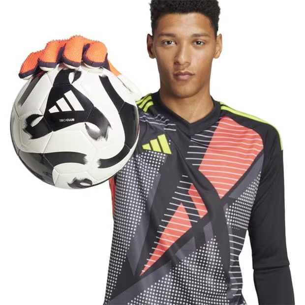 224287-adidas-predator-pro-promo-fingersave-goalkeeper-gloves-1.jpg