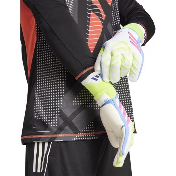 224643-adidas-predator-pro-goalkeeper-gloves-adults-1.jpg