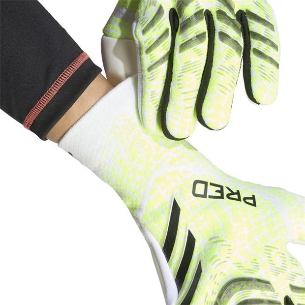 224643-adidas-predator-pro-goalkeeper-gloves-adults-1.jpg