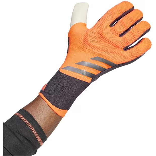 224643-adidas-predator-pro-goalkeeper-gloves-adults-1.jpg