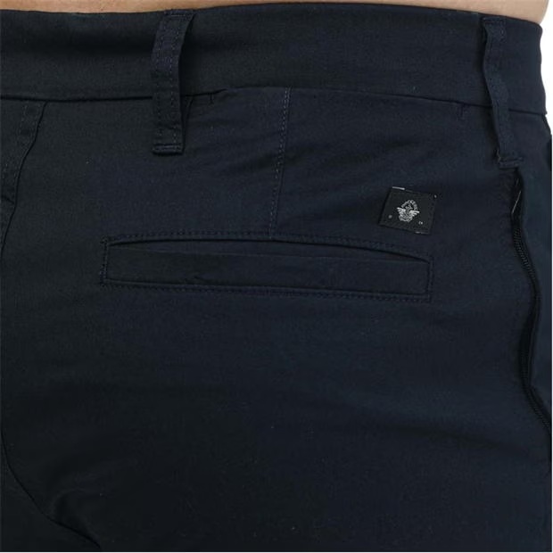 232963-dockers-ultimate-shorts-1.webp