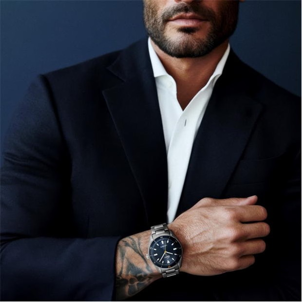 233833-lacoste-lacoste-watches-mens-boston-39mm-3-hands-watch-1.jpg