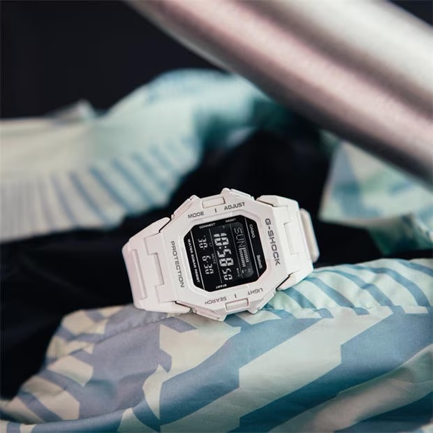 234900-g-shock-gd-b500-watch-1.jpg