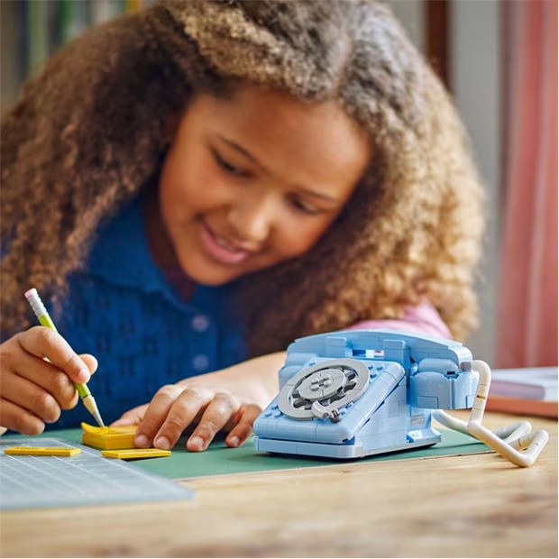 45760-lego-lego-creator-31174-3in1-retro-telephone-nostalgic-and-vintage-toy-phones-31174-1.jpg