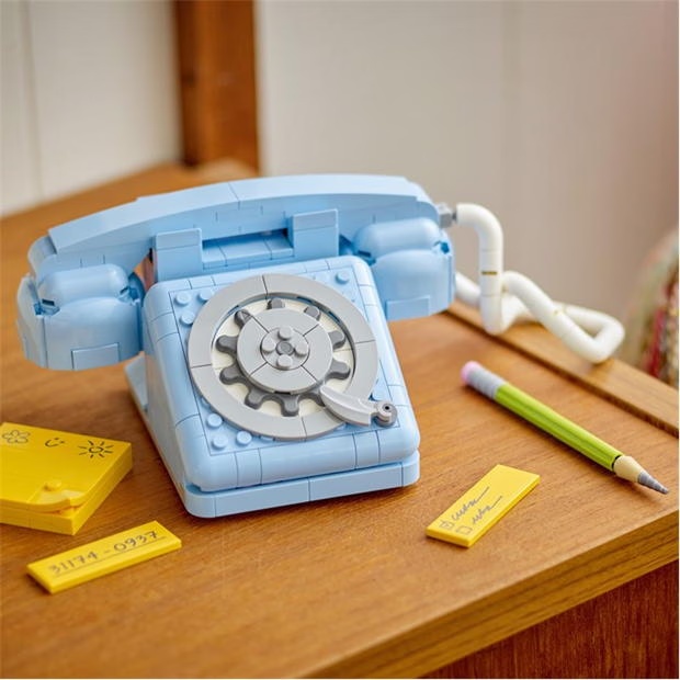 45760-lego-lego-creator-31174-3in1-retro-telephone-nostalgic-and-vintage-toy-phones-31174-1.jpg