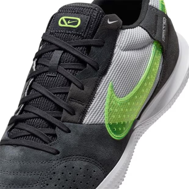 56118-nike-streetgato-low-top-football-shoes-1.jpg