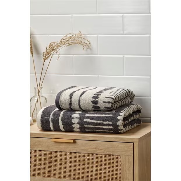 655-homelife-tanza-tribal-towel-1.jpg
