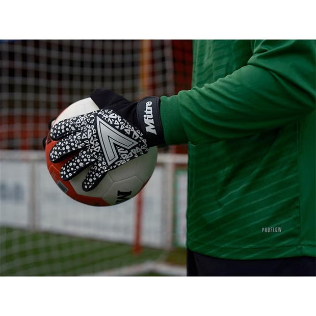 803-mitre-mitre-magnetite-goalkeeper-glove-1.jpg