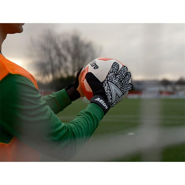 803-mitre-mitre-magnetite-goalkeeper-glove-1.jpg