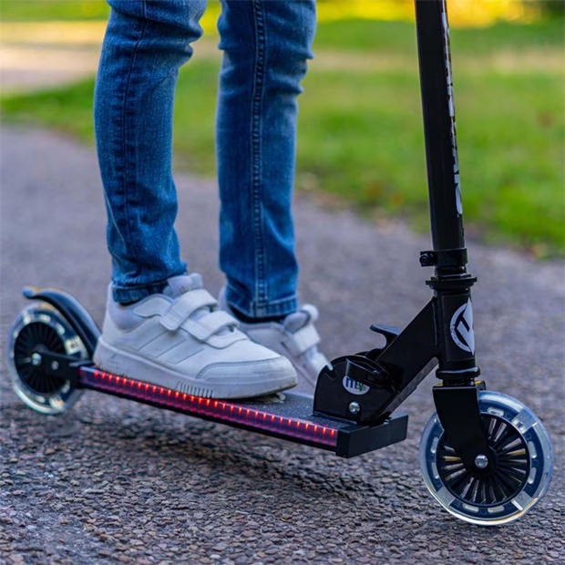 90378-star-wars-star-wars-dark-side-light-up-folding-scooter-1.jpg